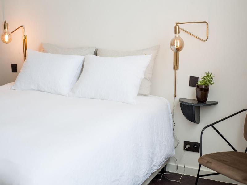 B Guest image