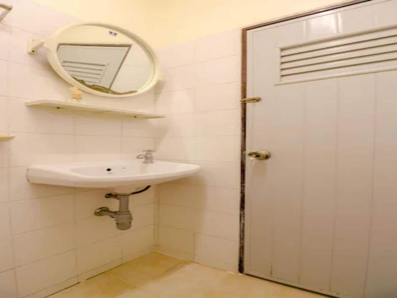 Oyo 583 Sweethome Guest House image