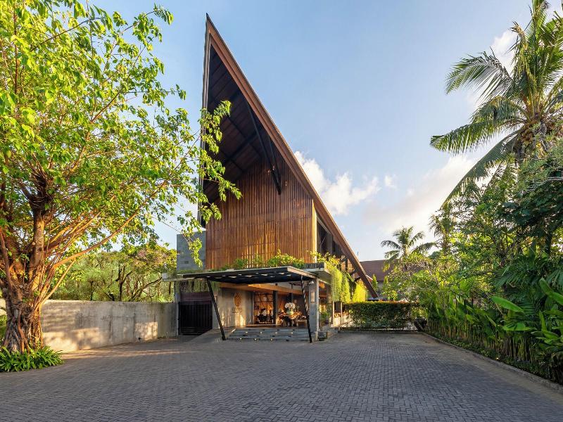 Kayumas Seminyak Resort image