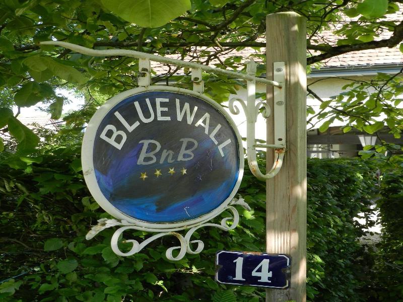 Blue Wall Bnb Business Apartments image