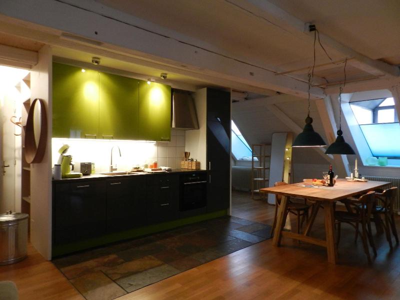 Blue Wall Bnb Business Apartments image