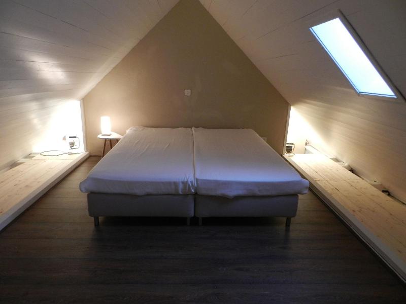 Blue Wall Bnb Business Apartments image