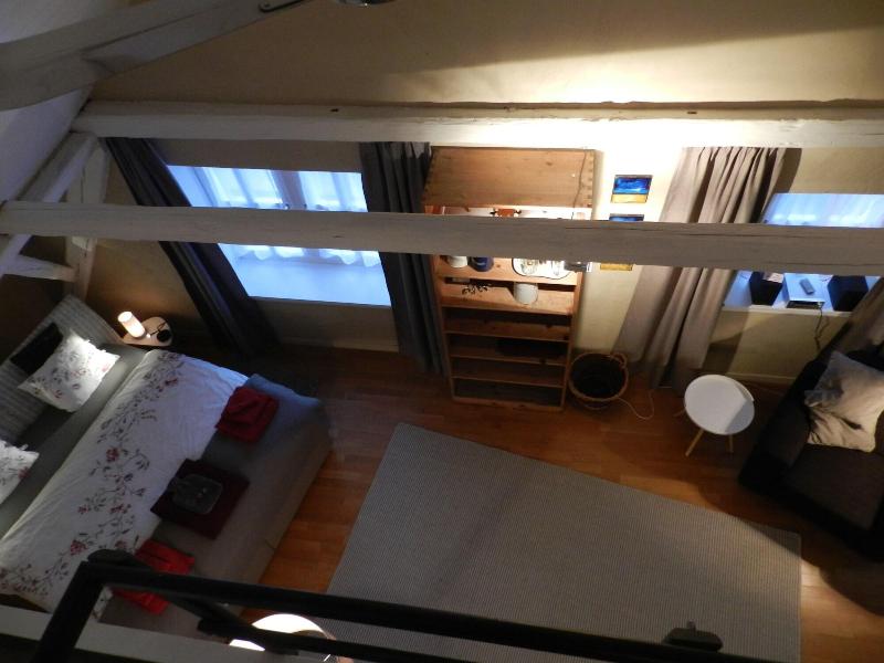 Blue Wall Bnb Business Apartments image