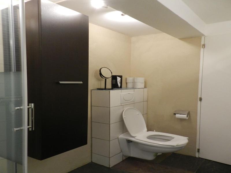 Blue Wall Bnb Business Apartments image