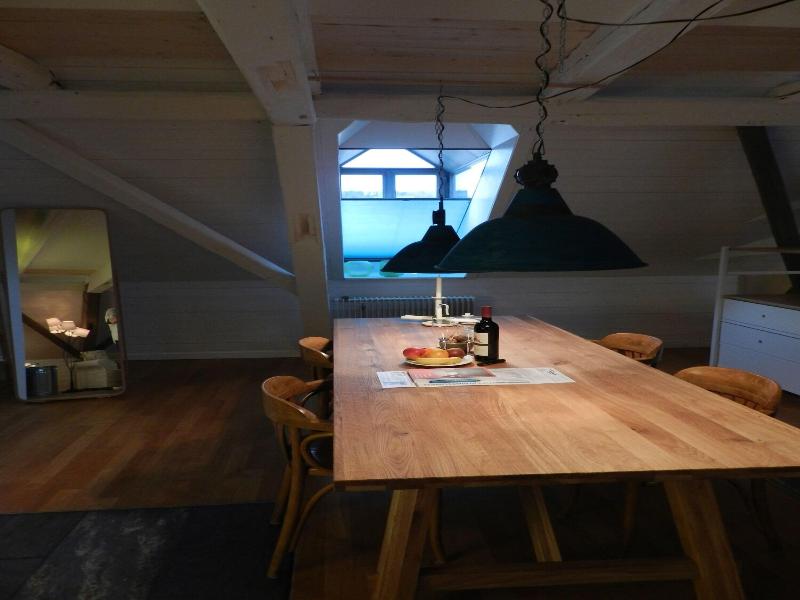 Blue Wall Bnb Business Apartments image