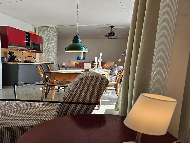 Blue Wall Bnb Business Apartments image