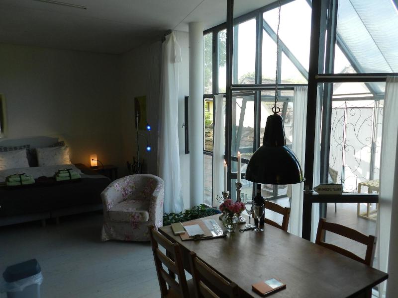 Blue Wall Bnb Business Apartments image