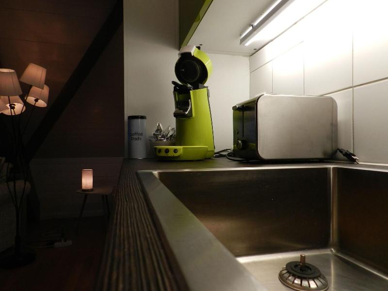 Blue Wall Bnb Business Apartments image