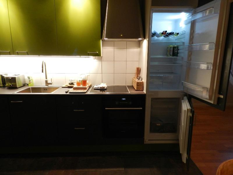 Blue Wall Bnb Business Apartments image