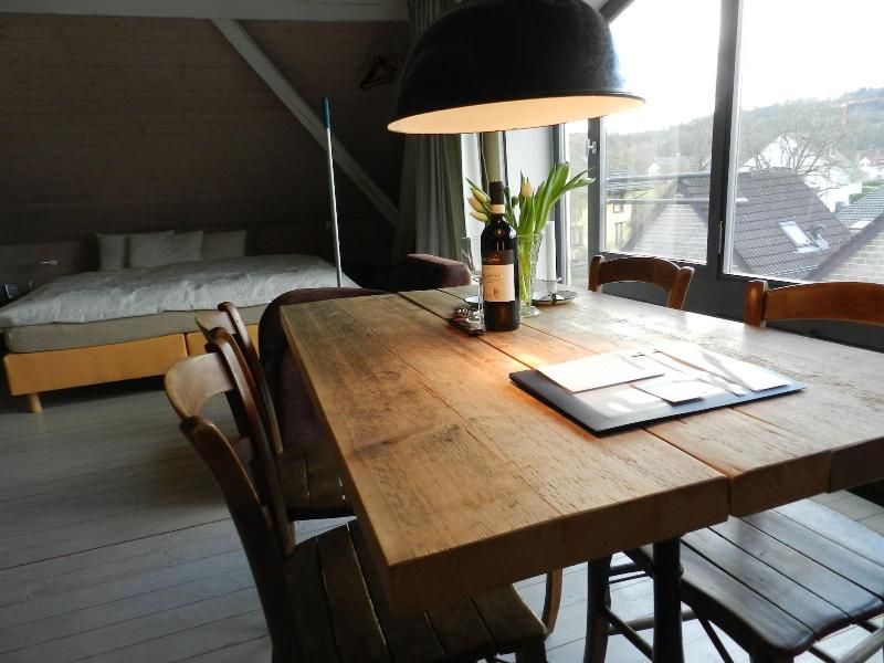 Blue Wall Bnb Business Apartments image