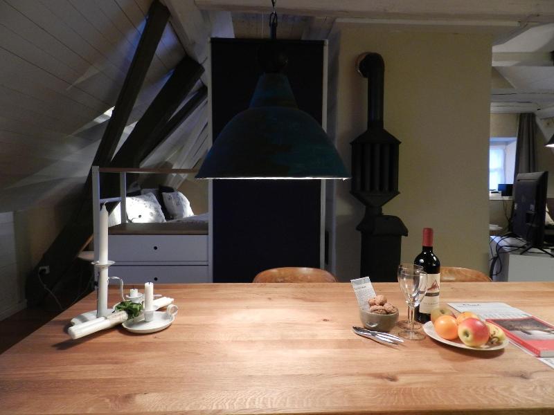 Blue Wall Bnb Business Apartments image