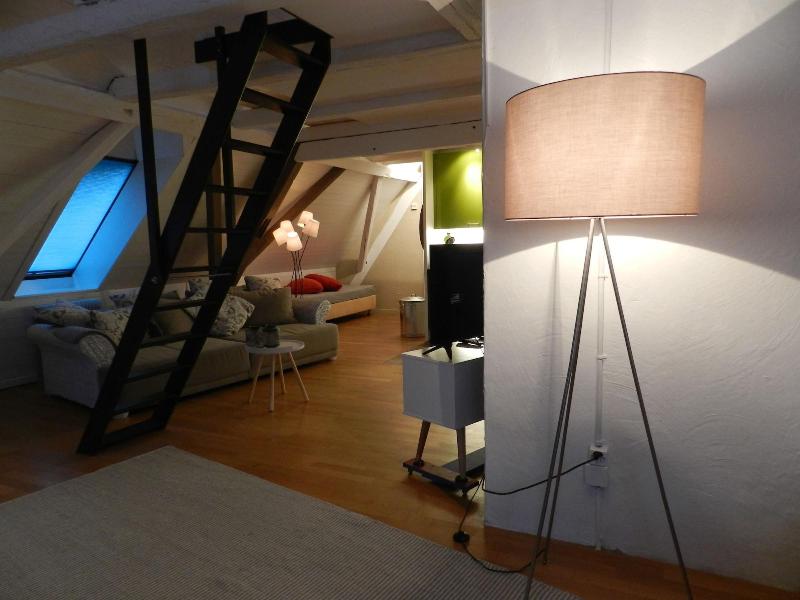 Blue Wall Bnb Business Apartments image