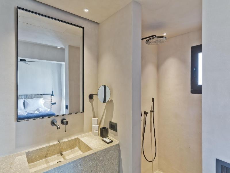 Almi Luxury Rooms image