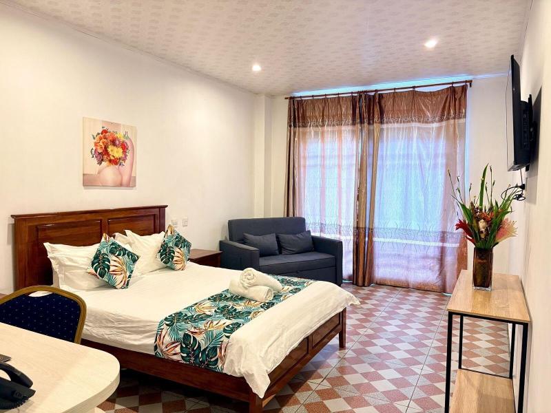 Crown Royale Hotel Lounge image