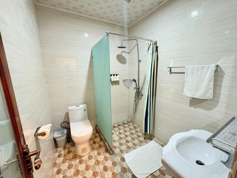 Crown Royale Hotel Lounge image