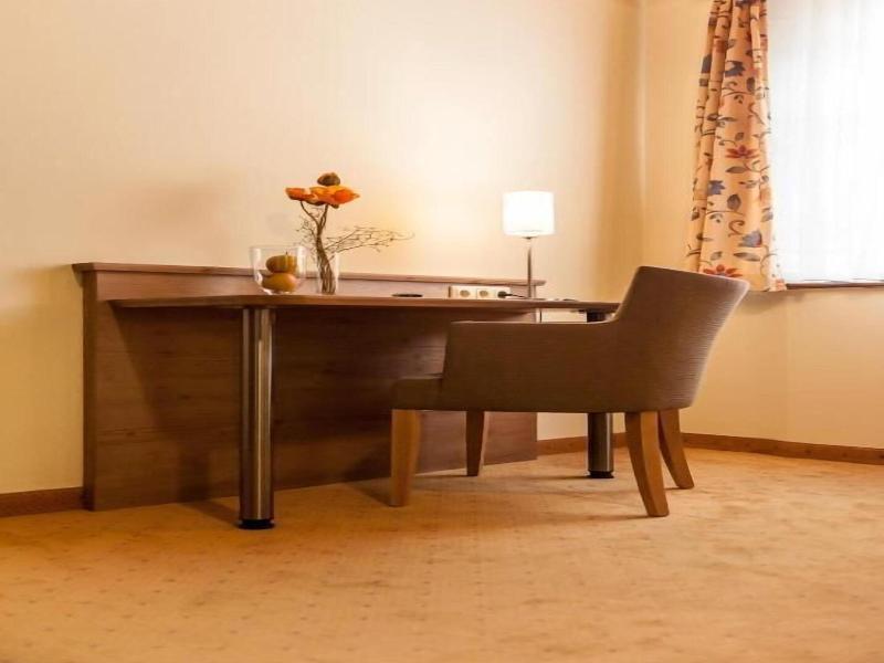 Lowen Hotel Restaurant image