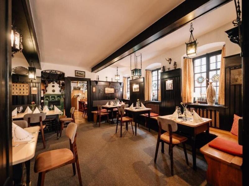 Lowen Hotel Restaurant image