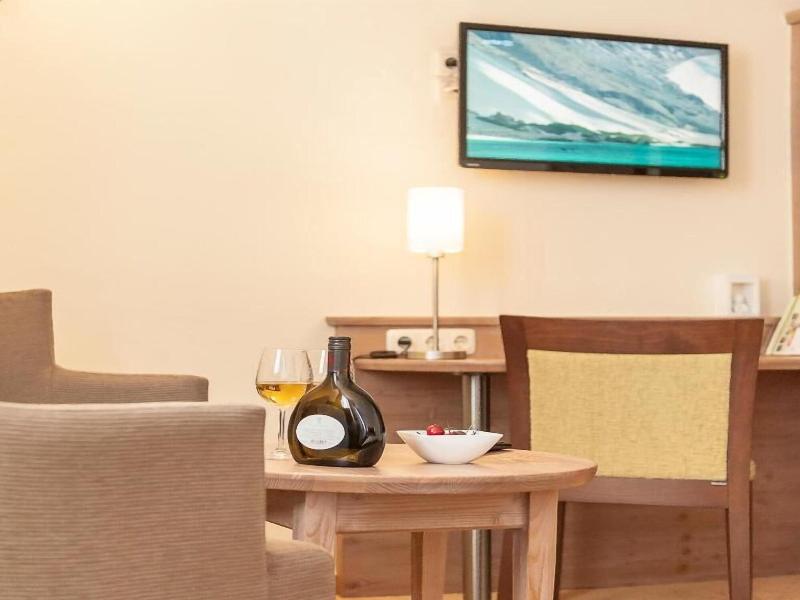 Lowen Hotel Restaurant image