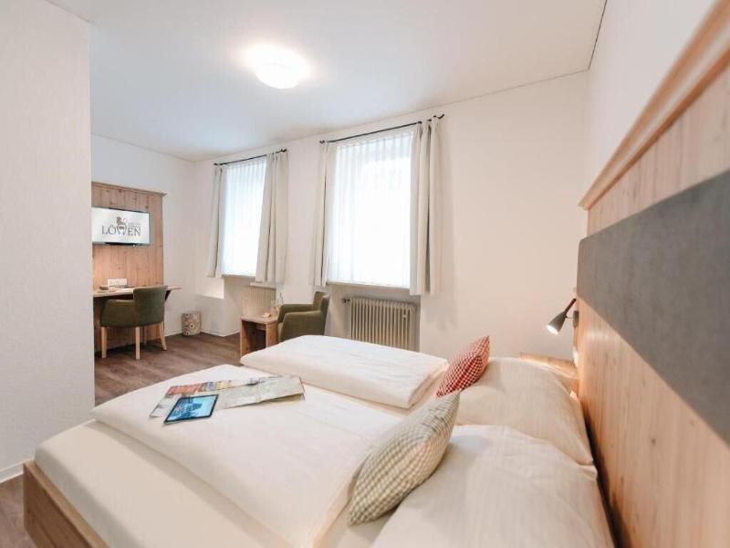 Lowen Hotel Restaurant image