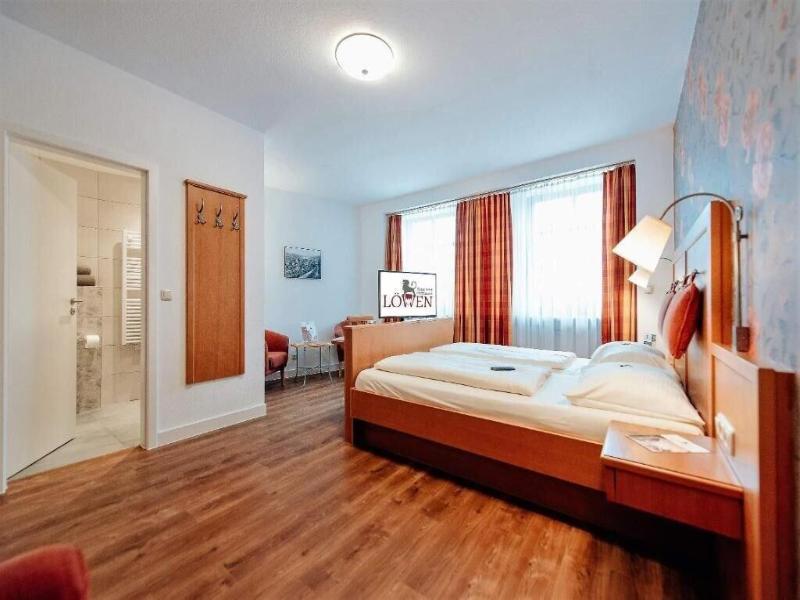 Lowen Hotel Restaurant image