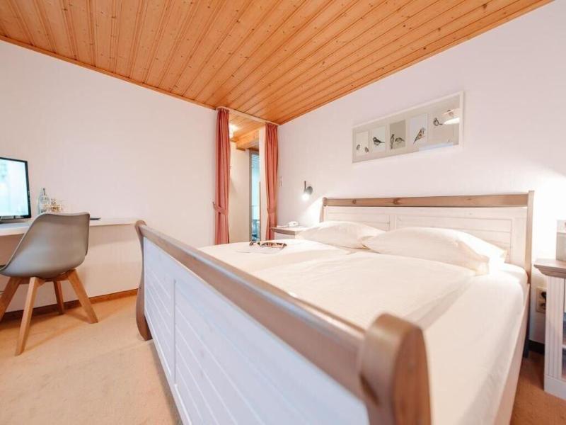 Lowen Hotel Restaurant image