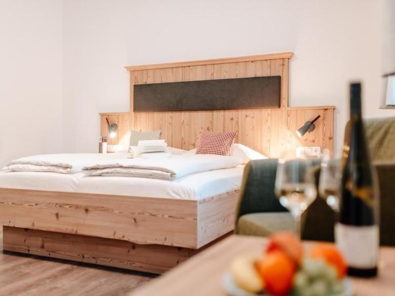 Lowen Hotel Restaurant image