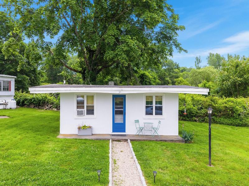 Marina Bay Cottages image