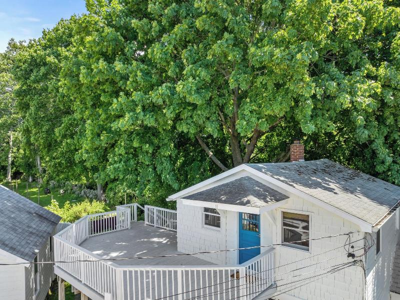 Marina Bay Cottages image