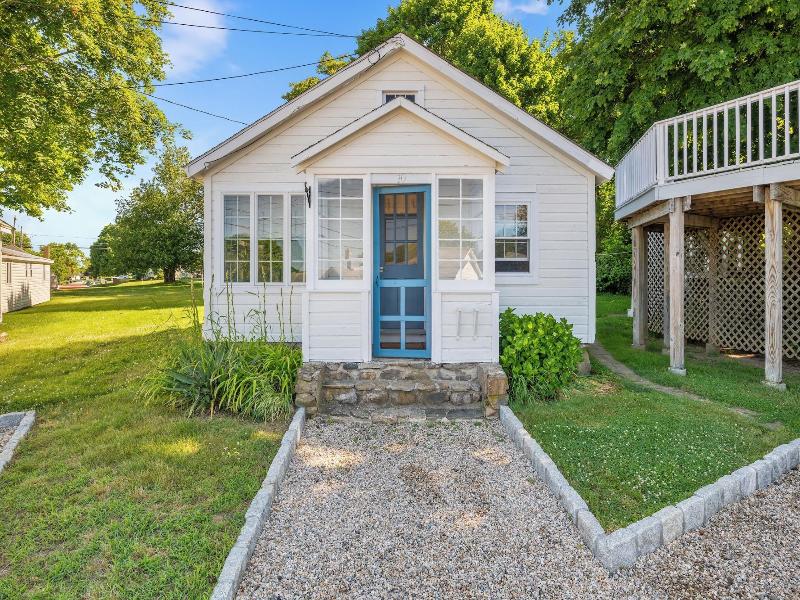 Marina Bay Cottages image