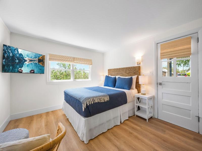 Marina Bay Cottages image
