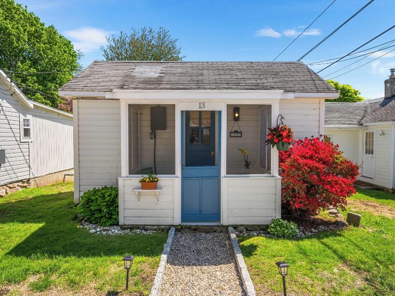 Marina Bay Cottages image