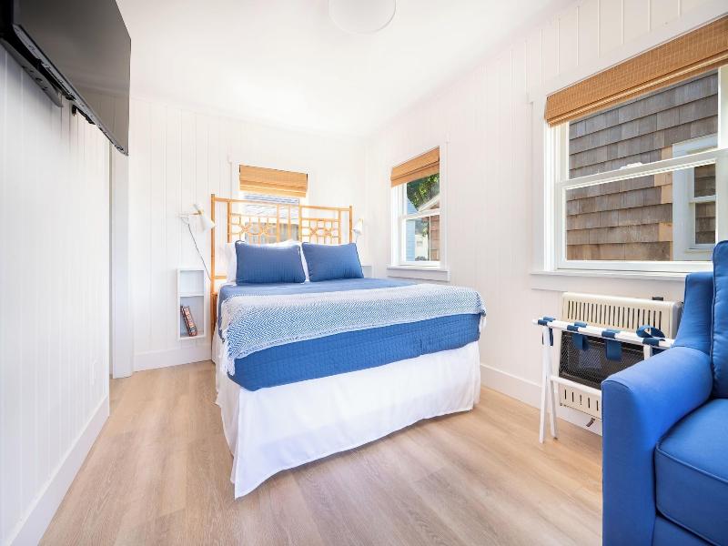Marina Bay Cottages image