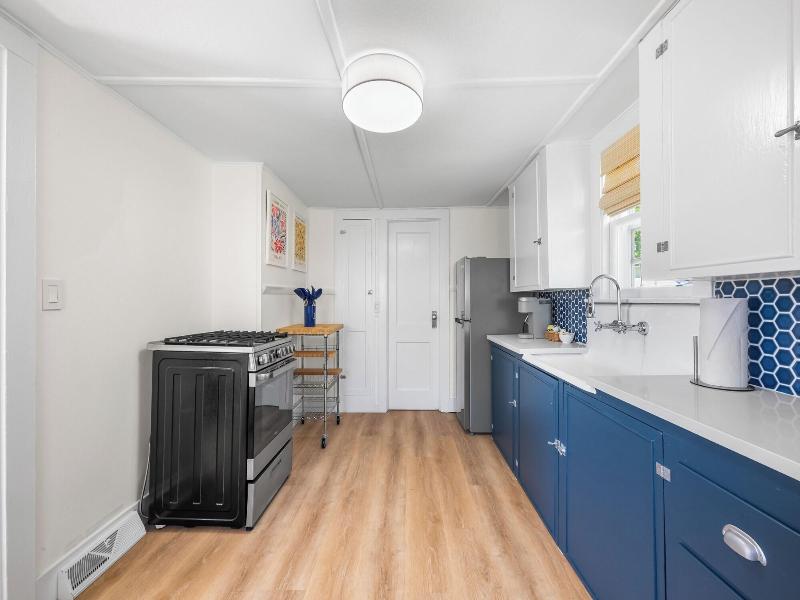 Marina Bay Cottages image