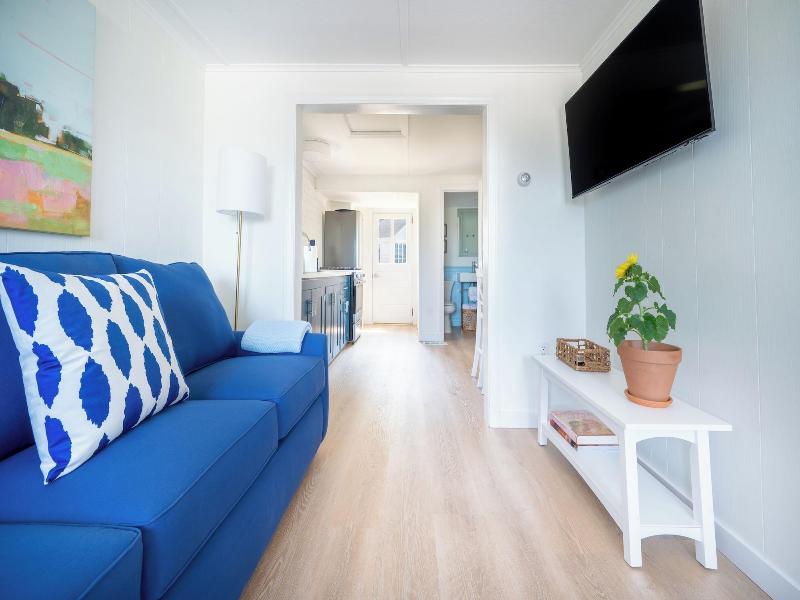 Marina Bay Cottages image