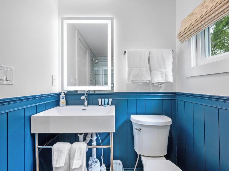 Marina Bay Cottages image