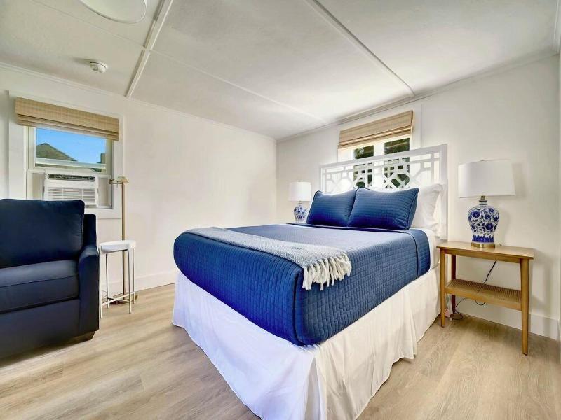Marina Bay Cottages image