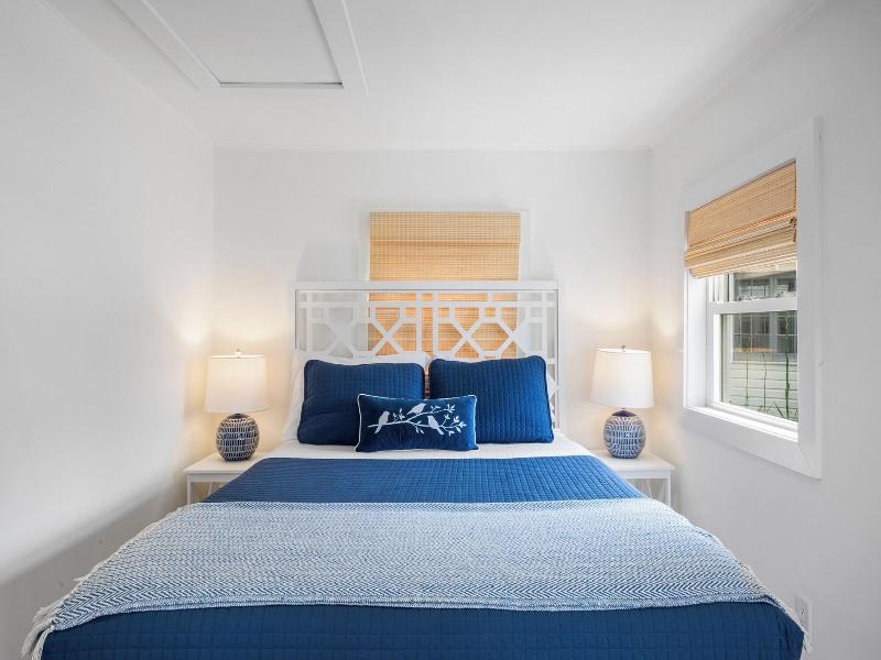 Marina Bay Cottages image