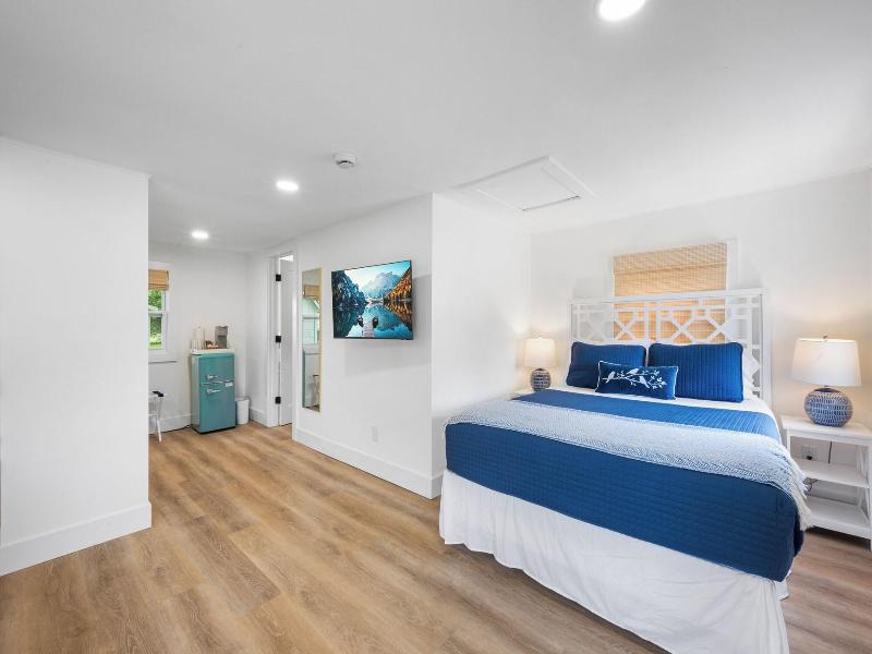 Marina Bay Cottages image