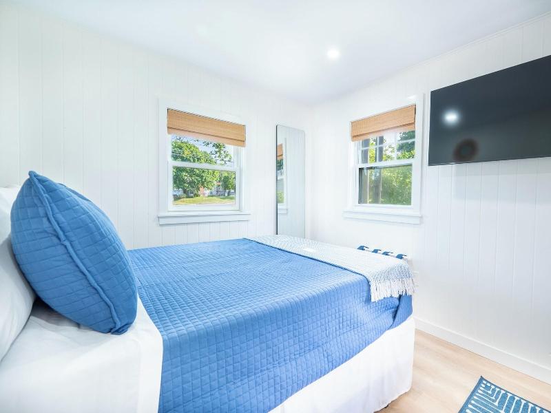 Marina Bay Cottages image