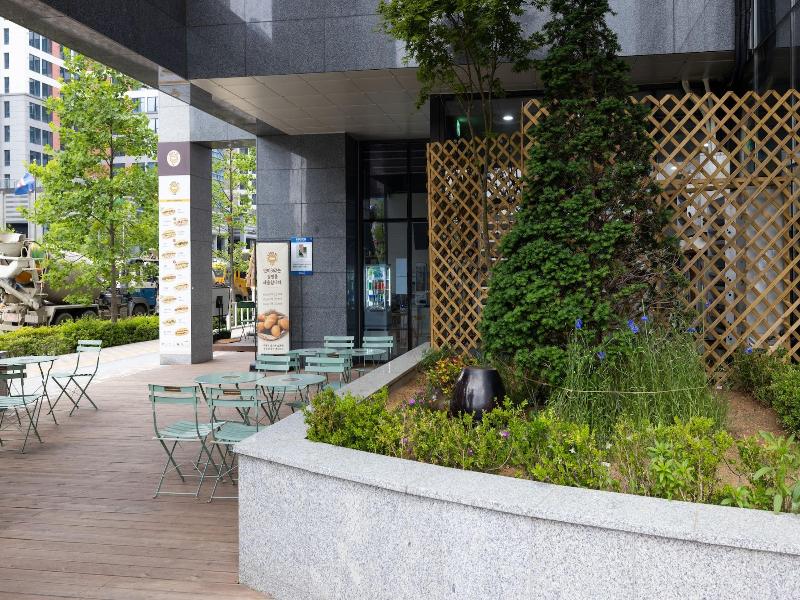 Grandbleu Hotel Residence image