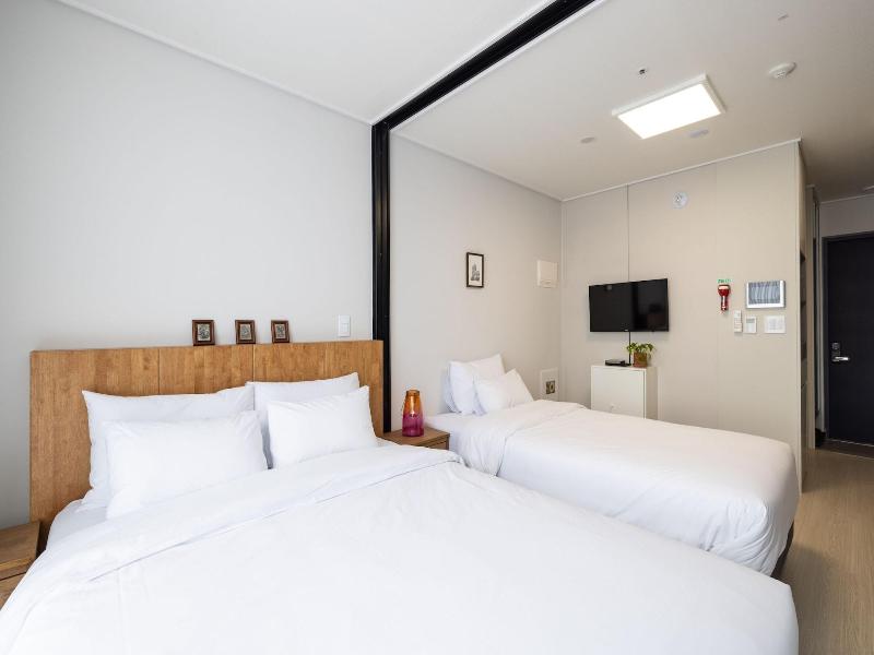Grandbleu Hotel Residence image