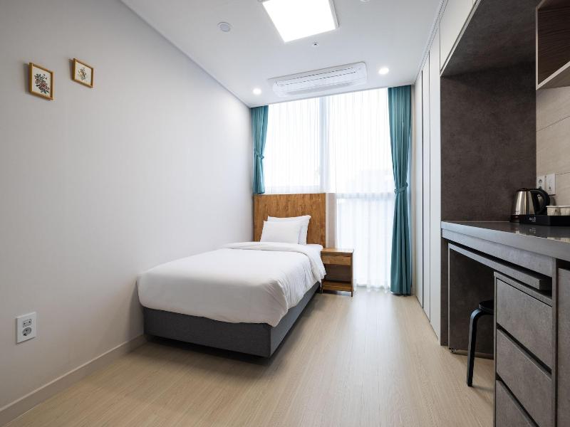 Grandbleu Hotel Residence image