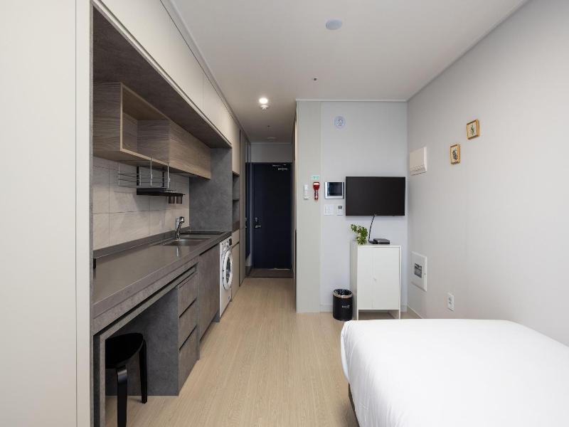 Grandbleu Hotel Residence image