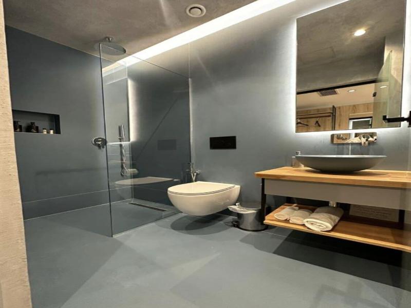Azura Hotel image