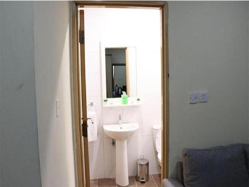 Cate House And Apartment image