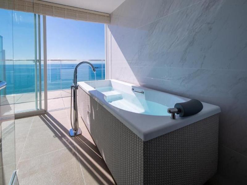 Hayama Hotel Otowa No Mori image