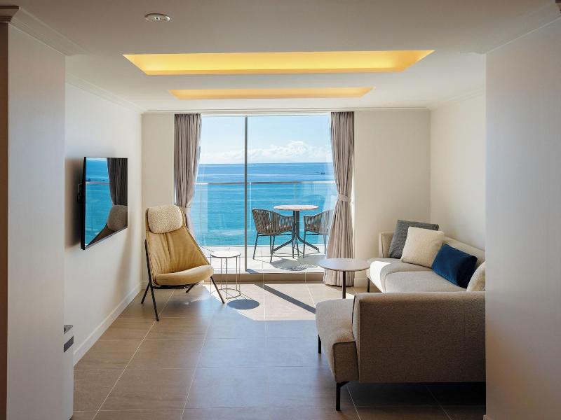 Hayama Hotel Otowa No Mori image