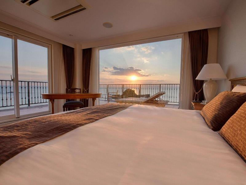 Hayama Hotel Otowa No Mori image