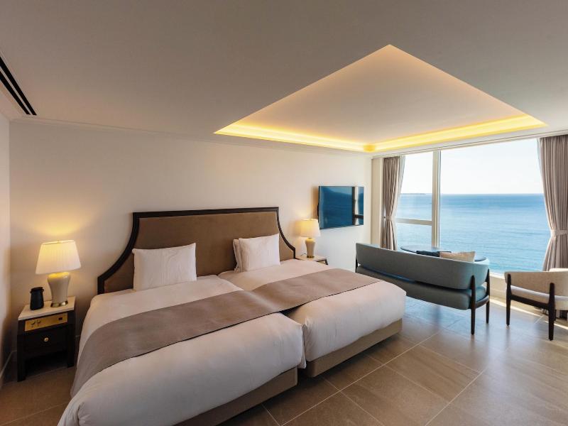 Hayama Hotel Otowa No Mori image