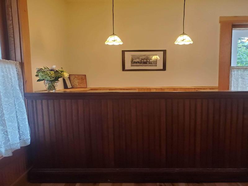 Bush House Inn